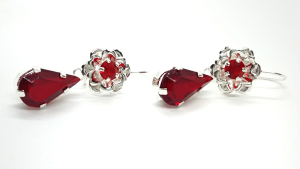 ARETES GOTAS ROJAS