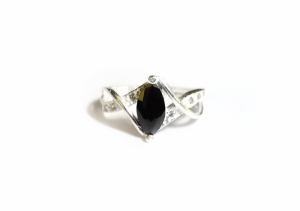 ANILLO  PIEDRA NEGRA SEMILLA